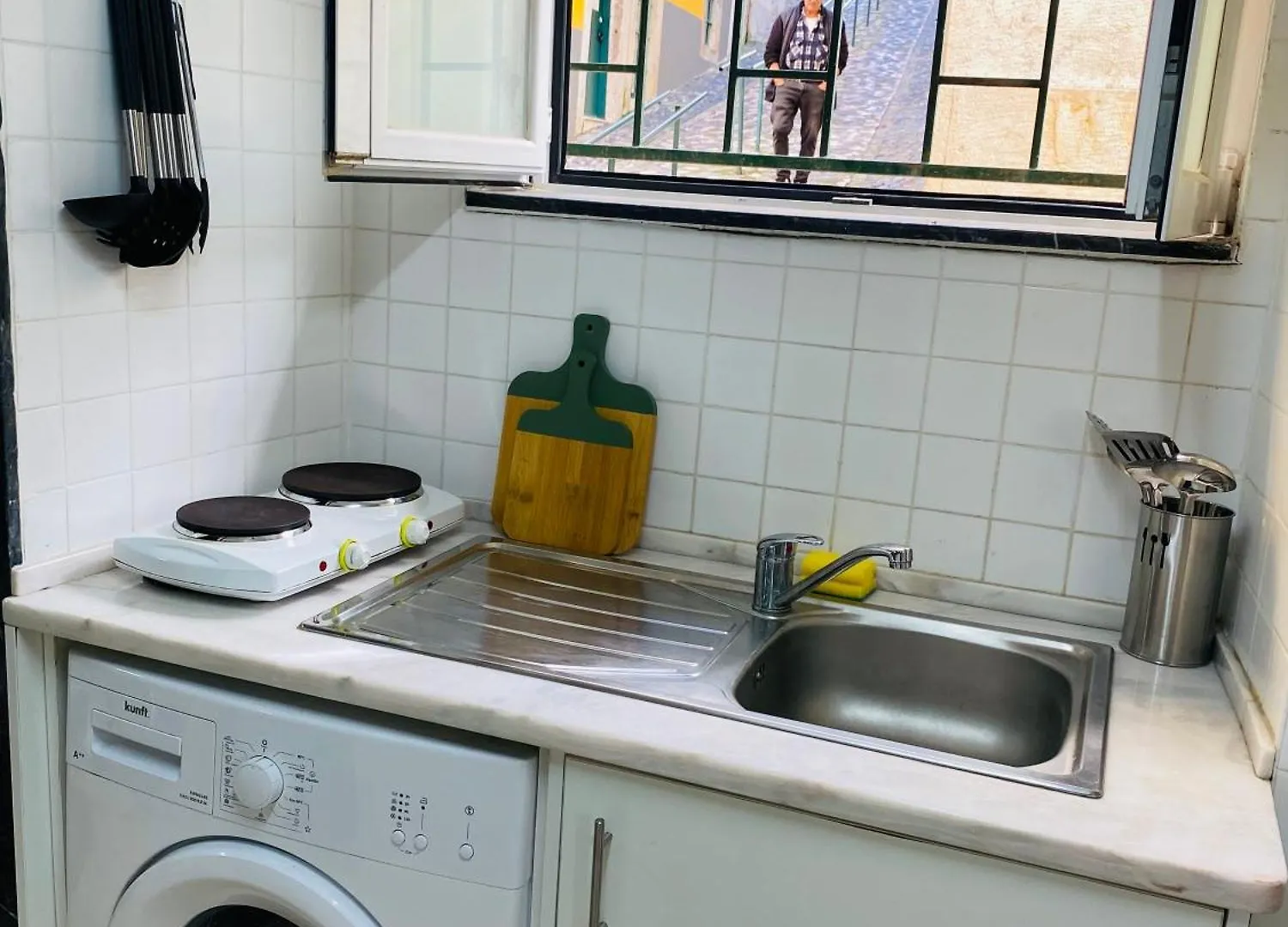 Alfama Charm Apartments - Authentic Lisbon Experience