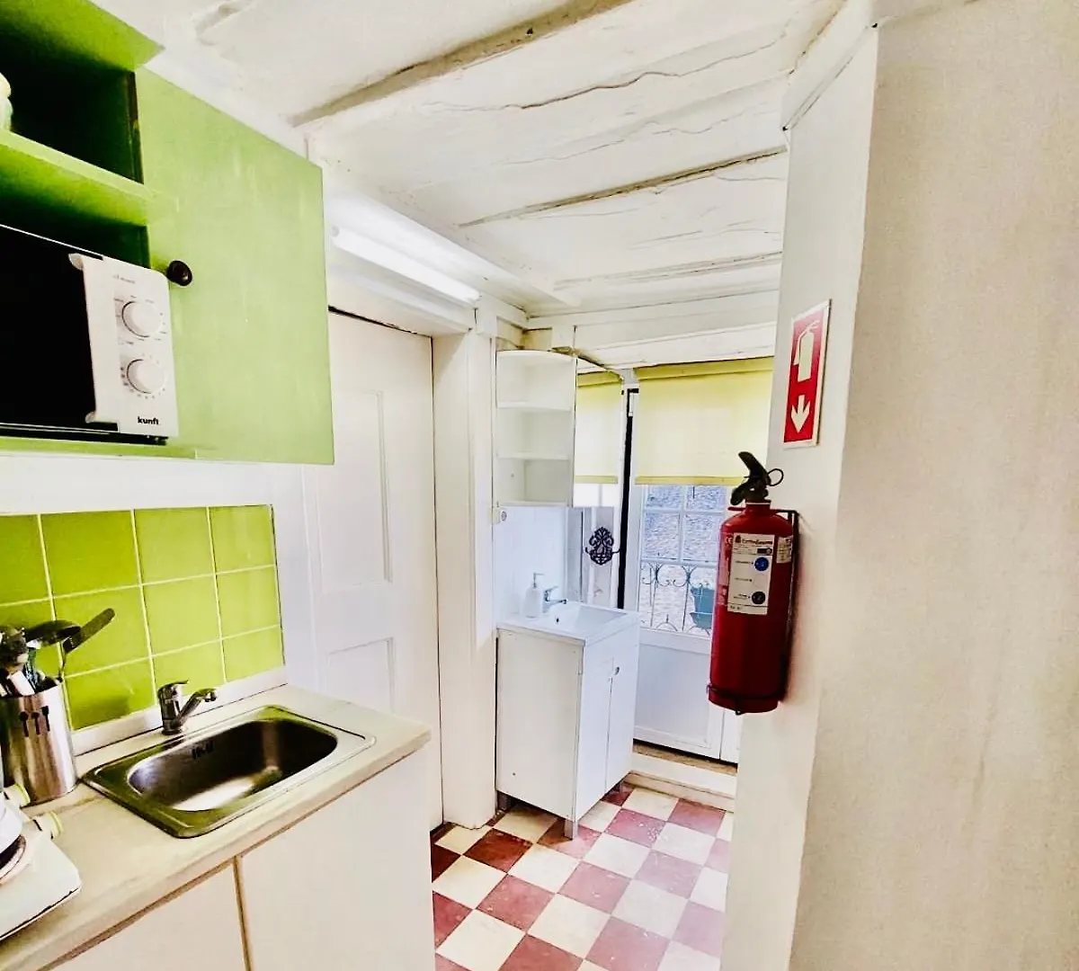Alfama Charm Apartments - Authentic Lisbon Experience