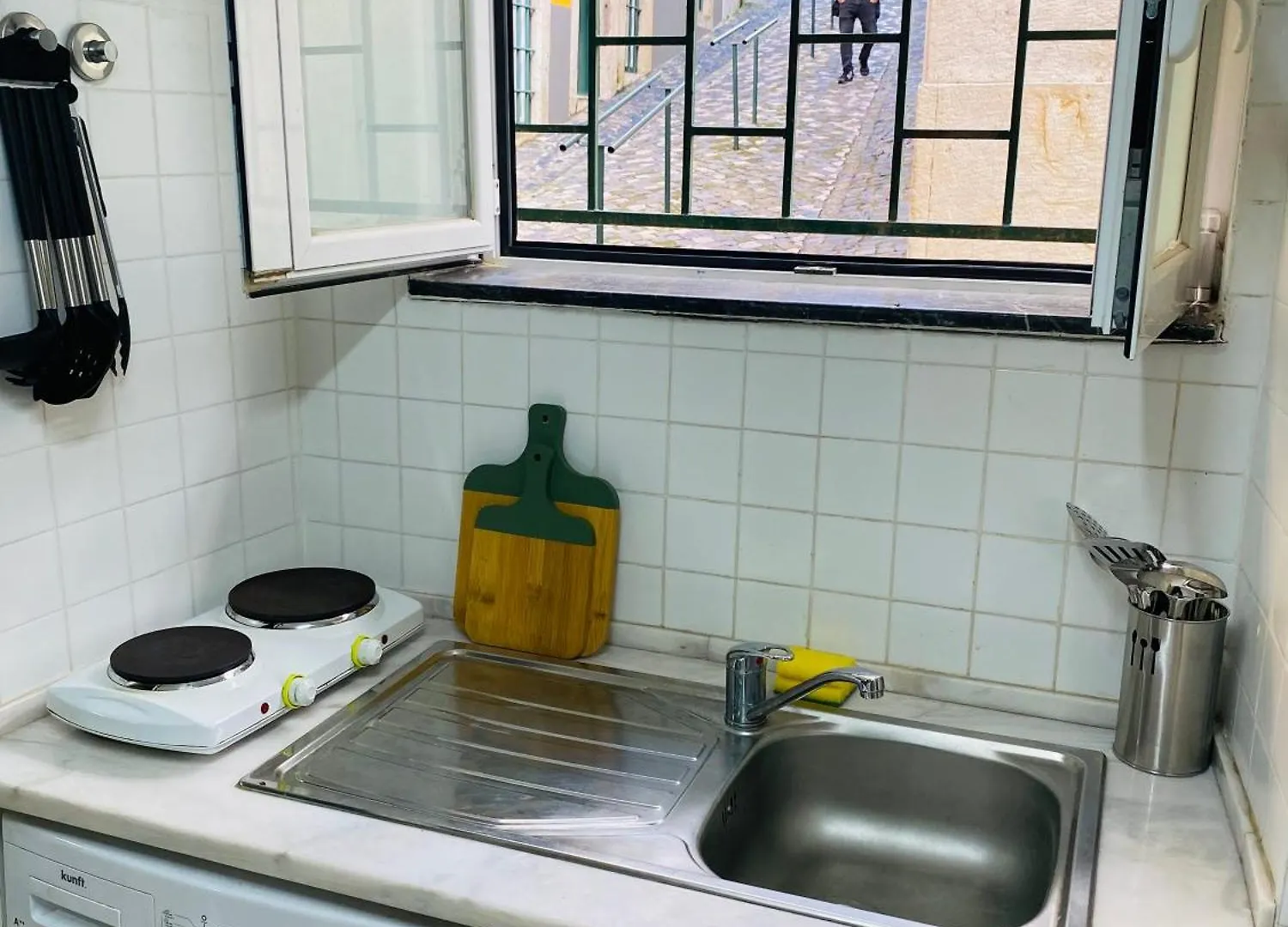 Alfama Charm Apartments - Authentic Lisbon Experience