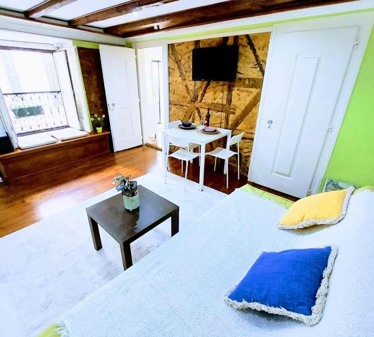 Alfama Charm Apartments - Authentic Lisbon Experience