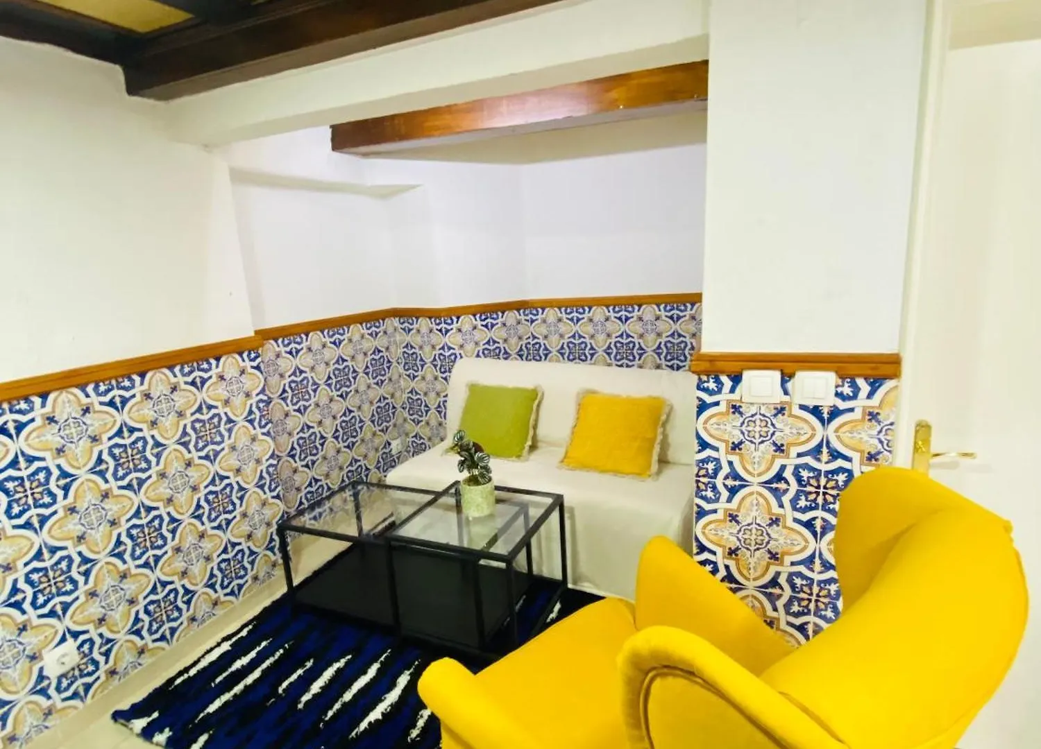 Alfama Charm Apartments - Authentic Lisbon Experience